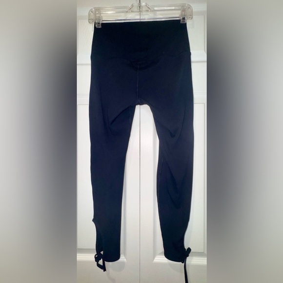 Nike dri fit open ankle bow pants. Size Medium. (Fits more like small) EUC - Picture 2 of 11